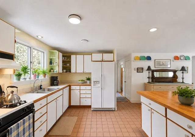 5th image of 177 West Tisbury Road, Edgartown, MA 02539 | MLS# 73528549