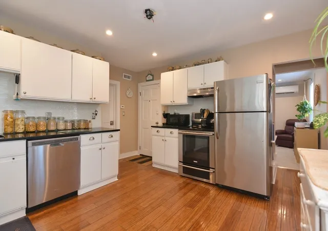 5th image of 36 Walllis St, Beverly, MA 01915