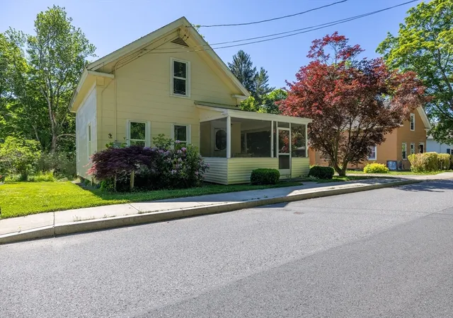 Homes for sale in Warren, MA | 136 Quaboag St, Warren, MA 01083 | MLS# 73534447