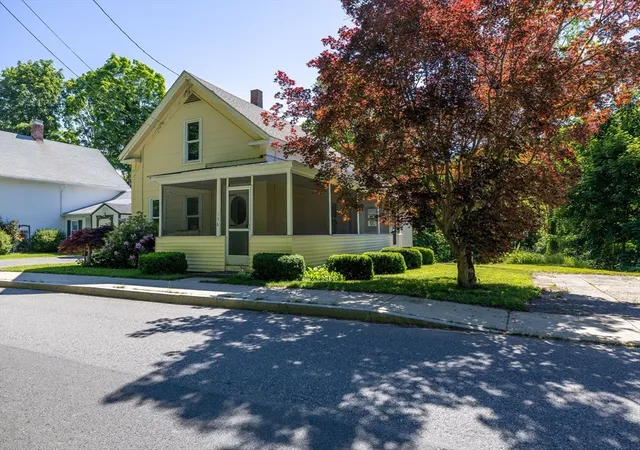 Homes for sale in Warren, MA | 136 Quaboag St, Warren, MA 01083 | MLS# 73534447