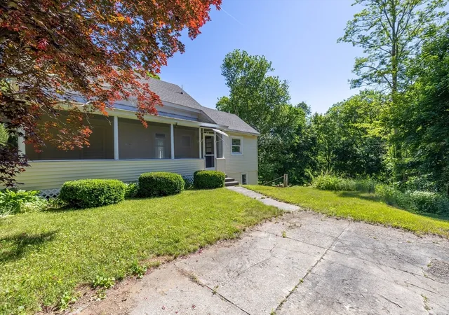 Homes for sale in Warren, MA | 136 Quaboag St, Warren, MA 01083 | MLS# 73534447