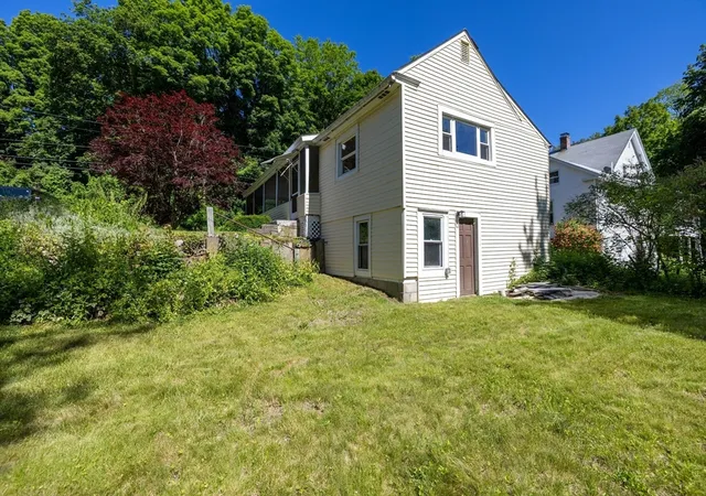Homes for sale in Warren, MA | 136 Quaboag St, Warren, MA 01083 | MLS# 73534447