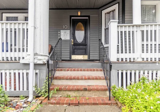2nd image of 10 Beach Rd #1, Winthrop, MA 02152 | MLS# 73497135