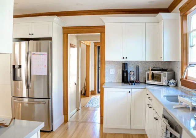 5th image of 656 W Roxbury Pkwy, Roslindale, MA 02131 | MLS# 73561673