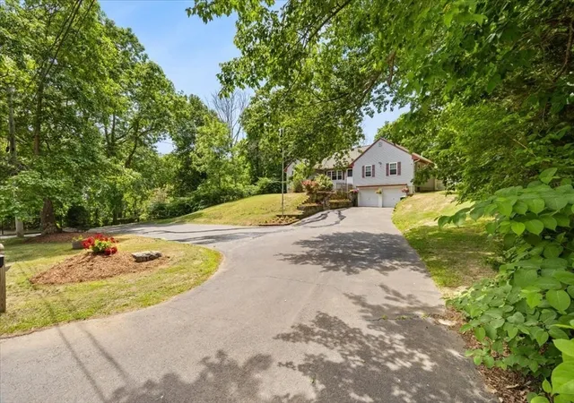 3rd image of 115 Springhill Ave, Bridgewater, MA 02324 | MLS# 73532374