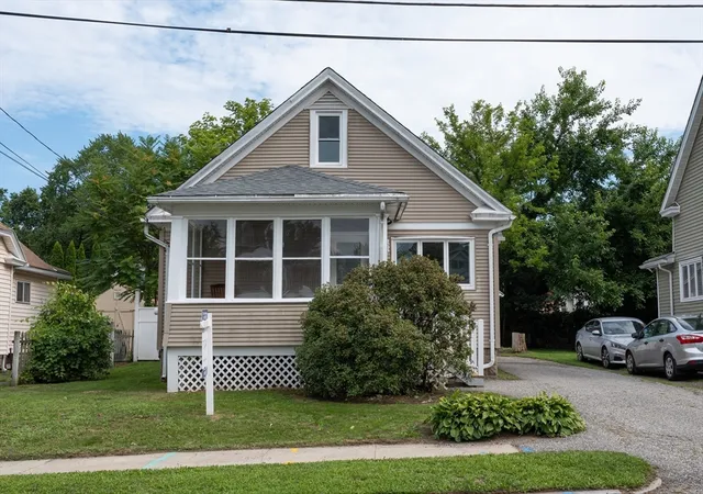 Photo 1 of Sale Pending at 17 Bushwick Pl, Springfield, MA 01109 | MLS# 73560618 | Listing updated on 2026-09-23