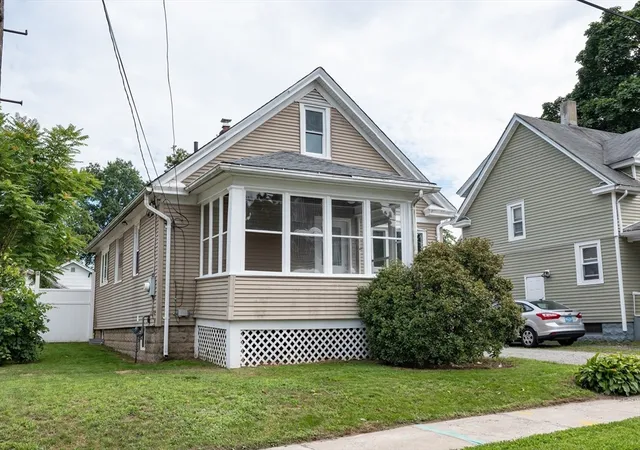 Photo 2 of Sale Pending at 17 Bushwick Pl, Springfield, MA 01109 | MLS# 73560618 | Listing updated on 2026-09-23