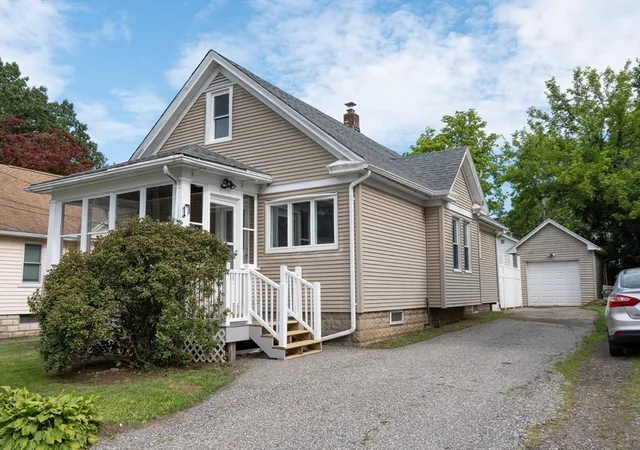 Photo 3 of Sale Pending at 17 Bushwick Pl, Springfield, MA 01109 | MLS# 73560618 | Listing updated on 2026-09-23