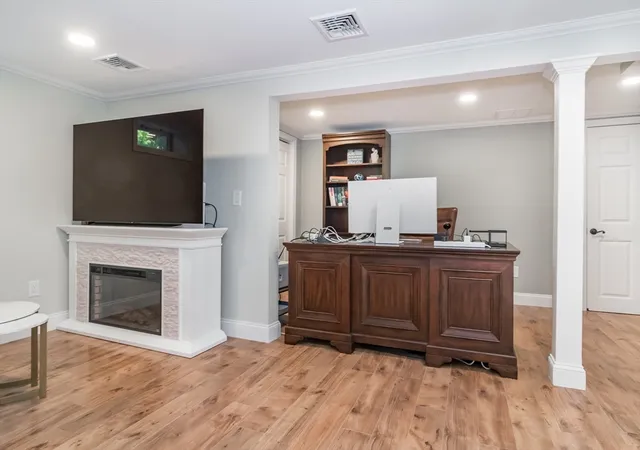 2nd image of 286 Linden St, Wellesley, MA 02482