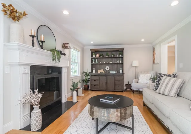 3rd image of 286 Linden St, Wellesley, MA 02482