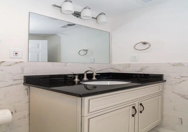 5th image of 286 Linden St, Wellesley, MA 02482