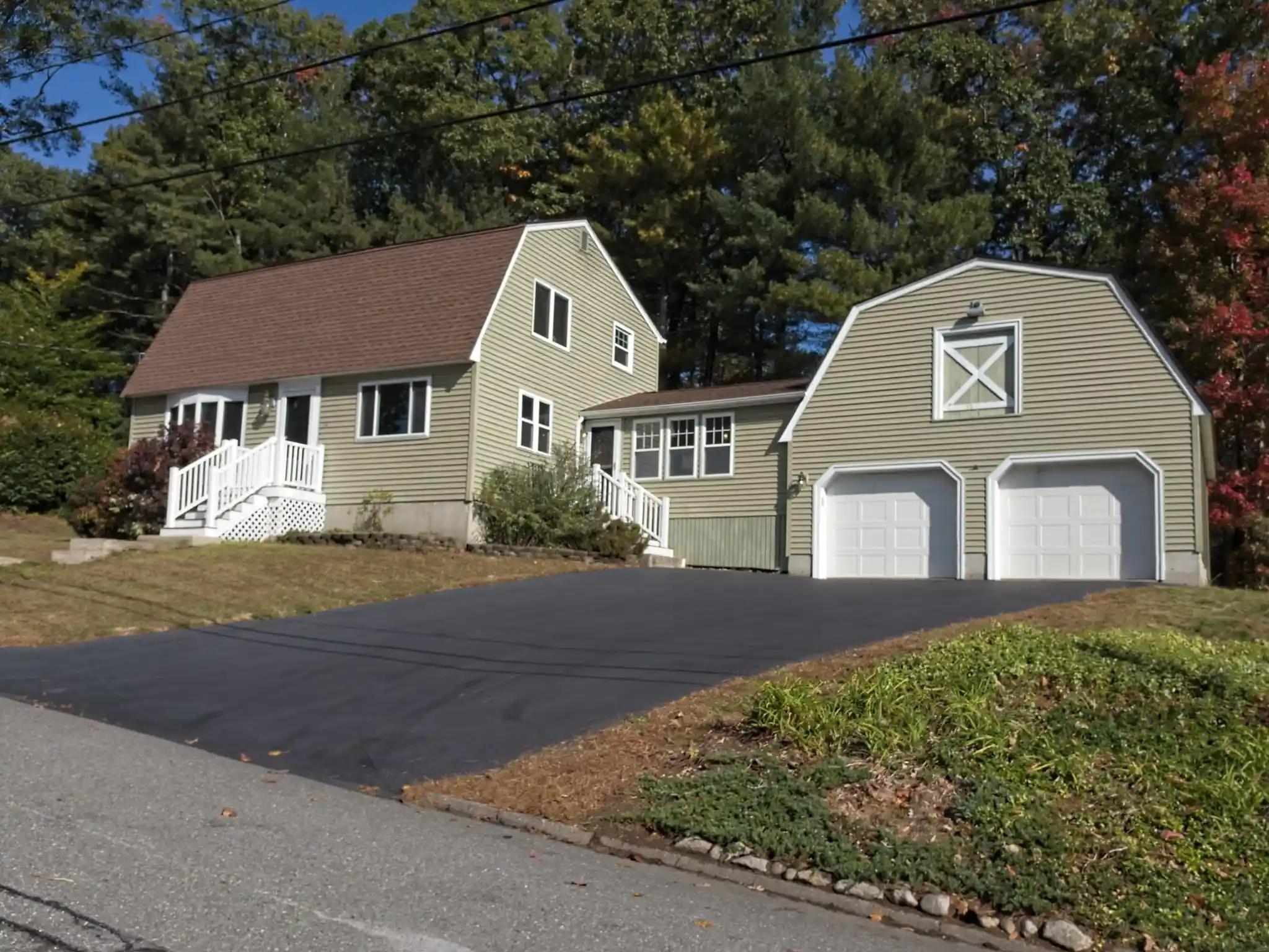 Single family home for sale at 10 Pelham St, North Billerica, MA 01862 | MLS# 73591906
