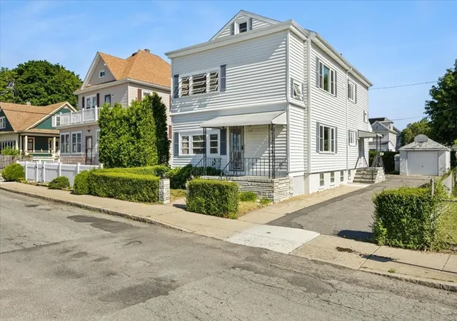 2nd image of 123 Brooklawn St, New Bedford, MA 02745 | MLS# 73540743