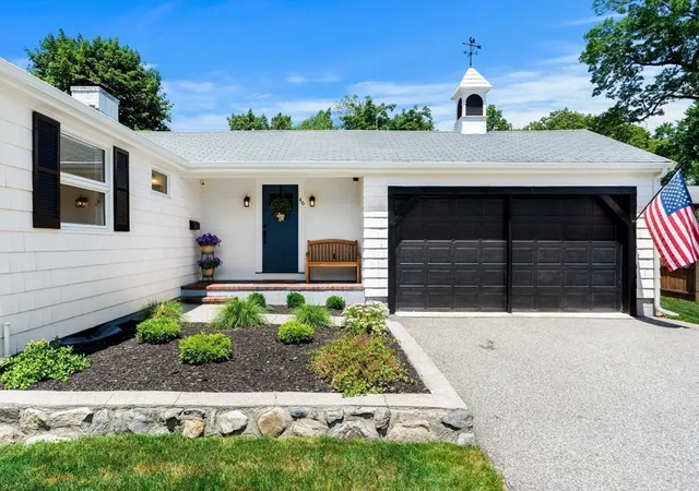 3rd image of 46 Woodcrest Dr, Wakefield, MA 01880 | MLS# 73558904