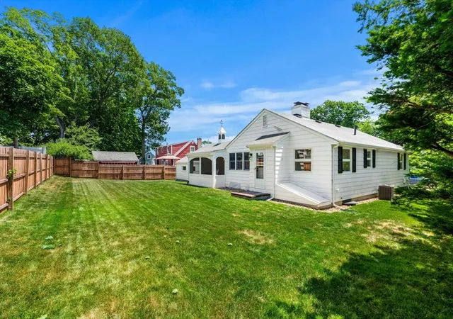 5th image of 46 Woodcrest Dr, Wakefield, MA 01880 | MLS# 73558904