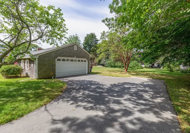 Photo 4 of Sale Pending at 6 Cracstone Rd, Plymouth, MA 02360 | MLS# 73554344 | Listing updated on 2026-08-13
