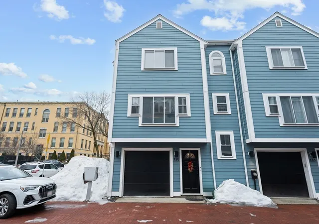 2nd image of 333 W 4Th St, South Boston, MA 02127