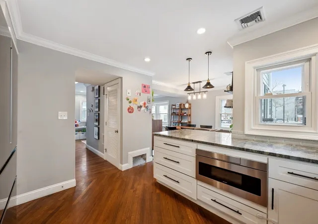 3rd image of 333 W 4Th St, Boston, MA 02127