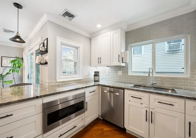 4th image of 333 W 4Th St, Boston, MA 02127