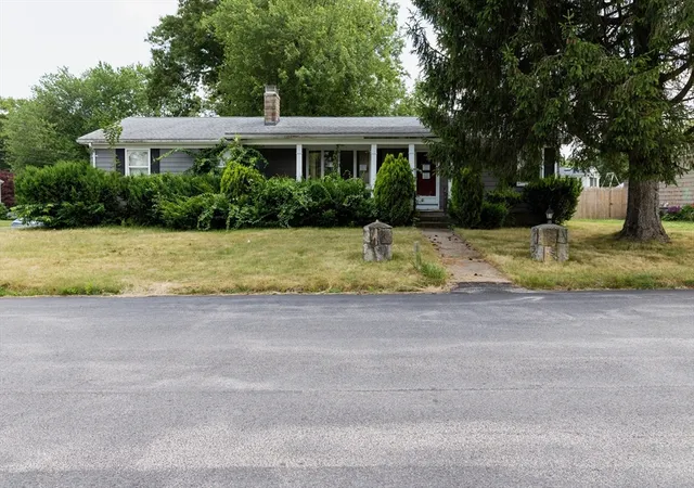 Homes for sale in Smithfield, RI | 12 Cypress Dr, Smithfield, RI 02917 | MLS# 73544142