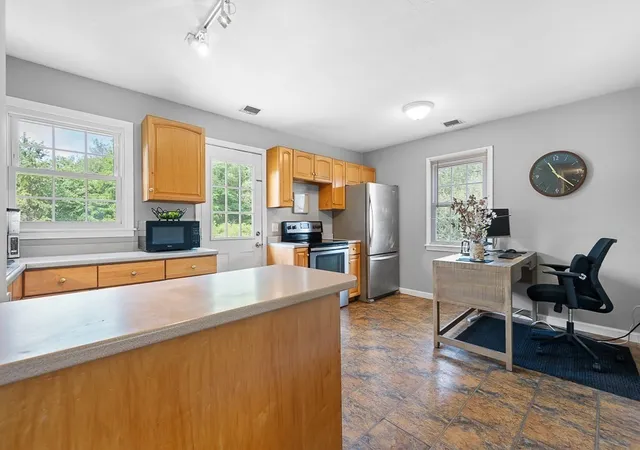 Listing Photo 4 - Condo for sale in building located at 354-356 S St, Northborough, MA 01532