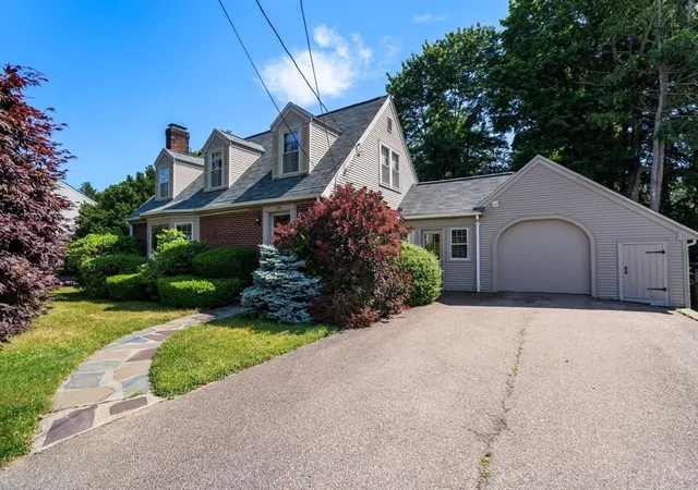 Homes for sale in Walpole, MA | 278 Common St, Walpole, MA 02081 | MLS# 73541750