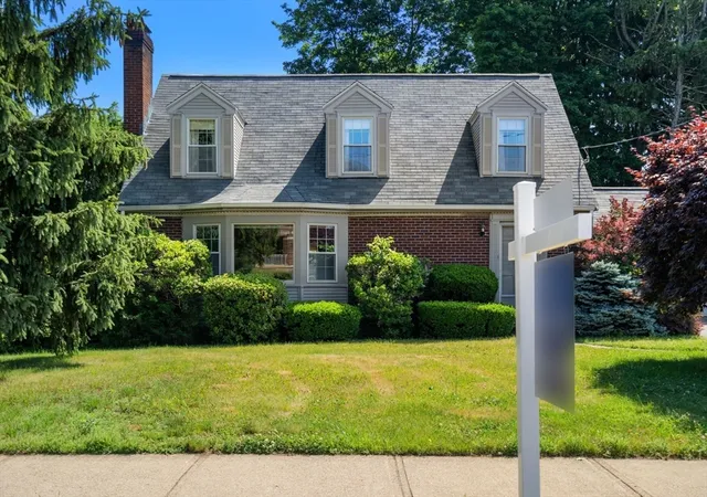 Homes for sale in Walpole, MA | 278 Common St, Walpole, MA 02081 | MLS# 73541750