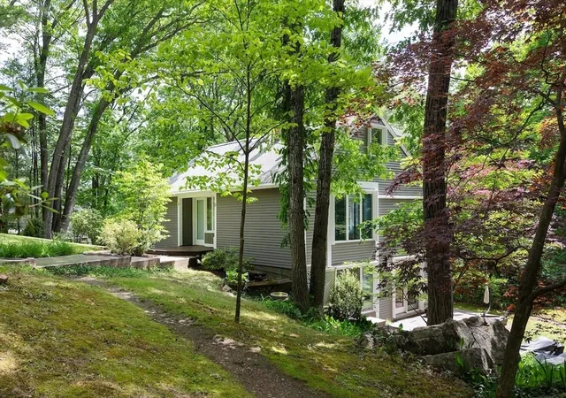 Homes for sale in Lincoln, MA | 11 Juniper Ridge Rd, Lincoln, MA 01773 | MLS# 73528208