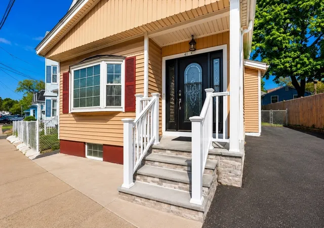 3rd image of 47 Chestnut St, Lynn, MA 01902 | MLS# 73565627