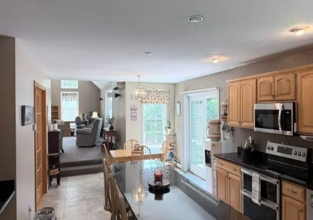 4th image of 5 Grace Dr, Hudson, NH 03051 | MLS# 73554620