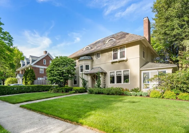 Photo 1 of Sale Pending at 22 Whitman Rd, Worcester, MA 01609 | MLS# 73537502 | Listing updated on 2026-08-11