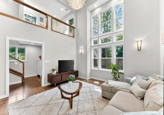 3rd image of 142 Edinboro St, Newtonville, MA 02460 | MLS# 73529396