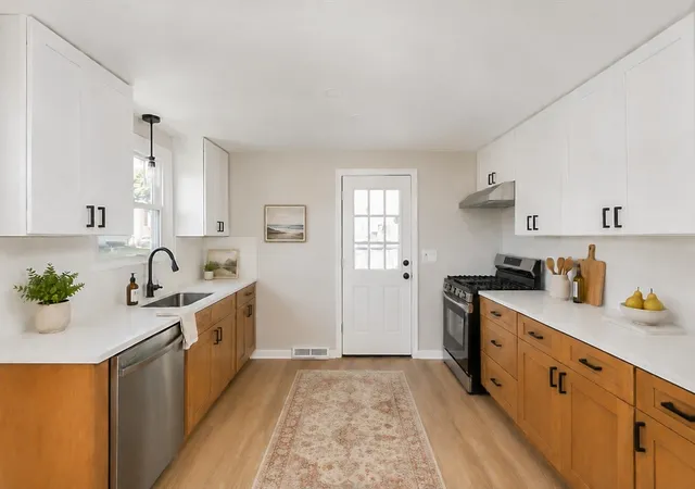 5th image of 42 Pratt St, Brockton, MA 02302 | MLS# 73529845