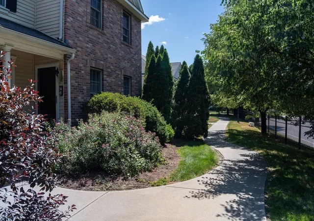 Homes for sale in Westfield, MA | 138 Main St #9, Westfield, MA 01085 | MLS# 73539988