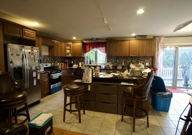 5th image of 1289 Bay St, Springfield, MA 01109 | MLS# 73556886