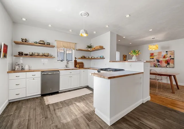 1st image of 11 Hamilton St, Dorchester, MA 02125 | MLS# 73478724