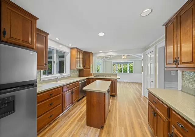 3rd image of 8 Joanne Dr, Hanson, MA 02341 | MLS# 73542263