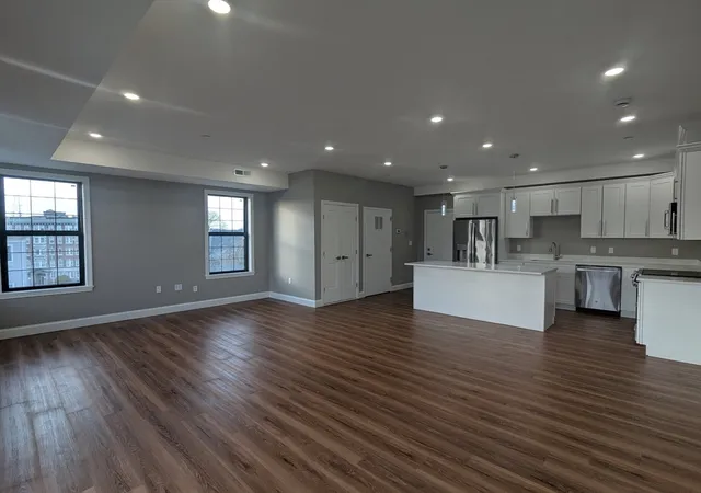 Photo 4 of Condominium at 13 Nahant St #3A, Lynn, MA 01902 | MLS# 73365089 |  | Sold on 2026-03-26