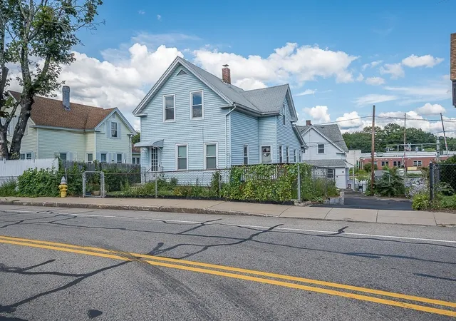 Photo 4 of Sale Pending at 25 Greenwood St, Worcester, MA 01607 | MLS# 73569106 | Listing updated on 2026-09-23