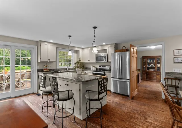 4th image of 292 Warren Rd, Brimfield, MA 01010 | MLS# 73551206