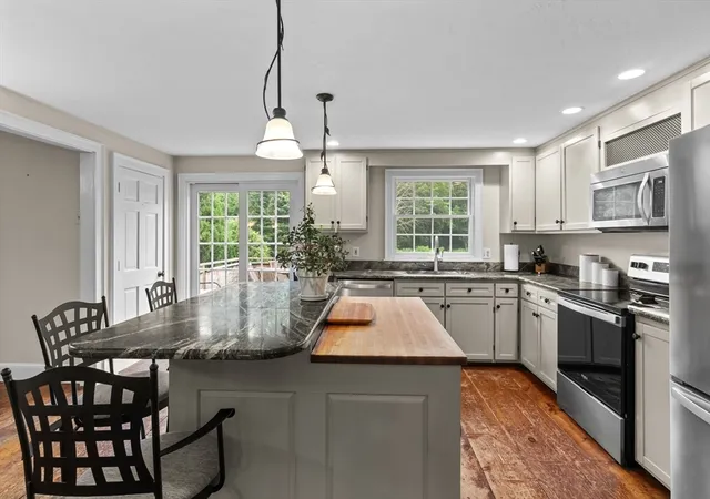 5th image of 292 Warren Rd, Brimfield, MA 01010 | MLS# 73551206