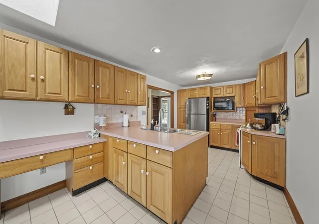 Photo 2 of Single family home for sale at 52 Wyman St, Woburn, MA 01801 | MLS# 73556616 | Listing updated on 2026-09-18