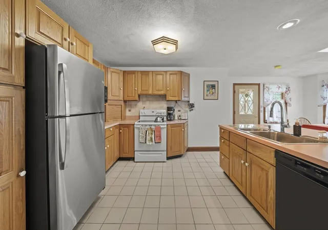 Photo 4 of Single family home for sale at 52 Wyman St, Woburn, MA 01801 | MLS# 73556616 | Listing updated on 2026-09-18
