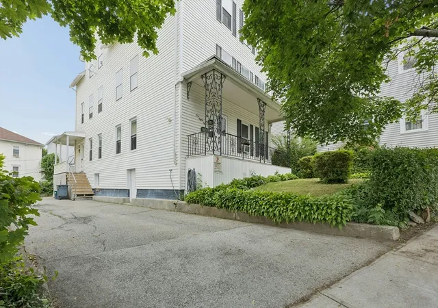 2nd image of 188 Vernon St, Worcester, MA 01607 | MLS# 73549695