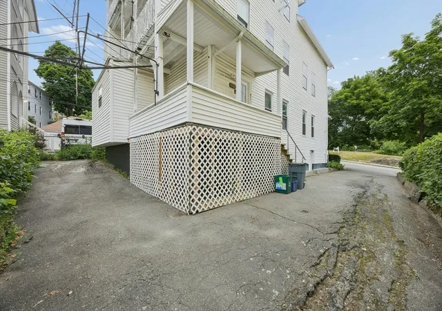 2nd image of 188 Vernon St, Worcester, MA 01607