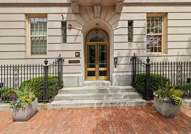 2nd image of 7 Warren #6, Boston, MA 02116 | MLS# 73529192