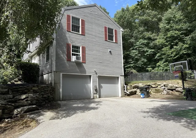 Photo 3 of Single family home for sale at 19 E Applewood, Charlton, MA 01507 | MLS# 73559962 | Listing updated on 2026-09-14