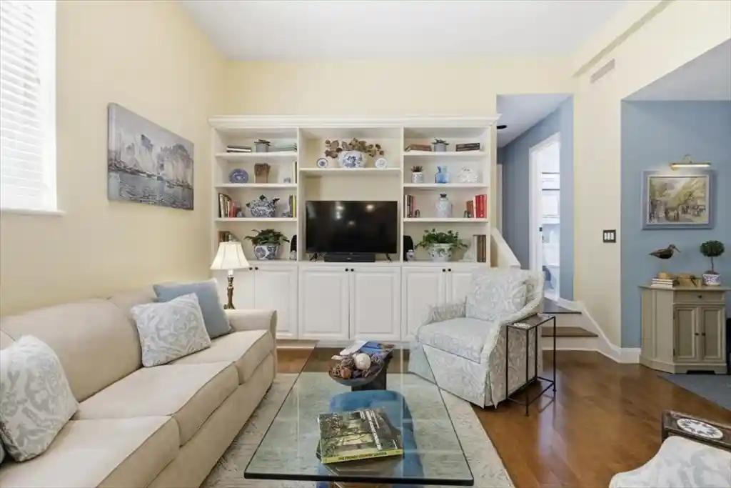 Listing Photo 2 - Condo for sale in 65 Gln Rd located at 65 Gln Rd, Brookline, MA 02445 - Unit #H1