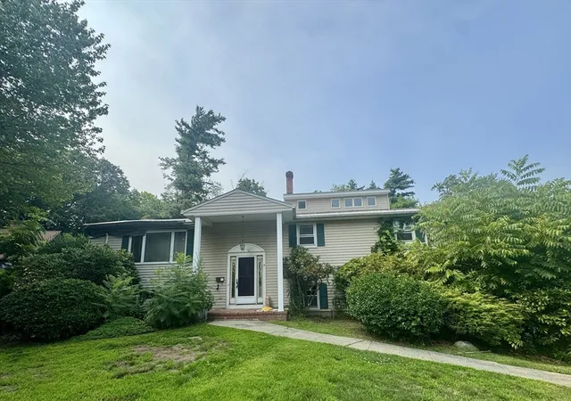 2nd image of 11 Robert Dr, Holyoke, MA 01040 | MLS# 73551565