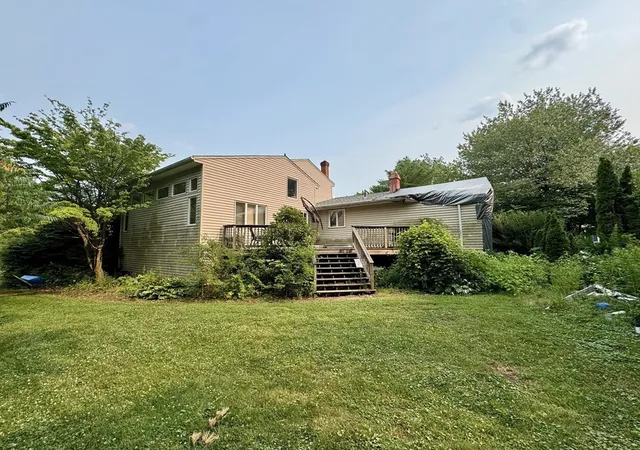 3rd image of 11 Robert Dr, Holyoke, MA 01040 | MLS# 73551565